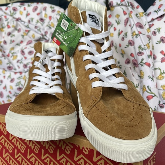 Vans Men’s Sk8-Hi
Pig Suede Tobacco Brown
VN0005U9TBN
Sneakers - Picture 7 of 16